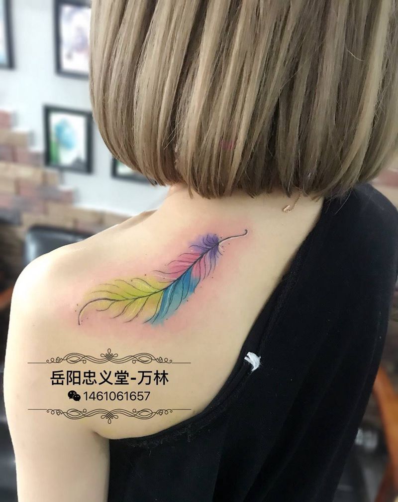 水彩羽毛纹身图片