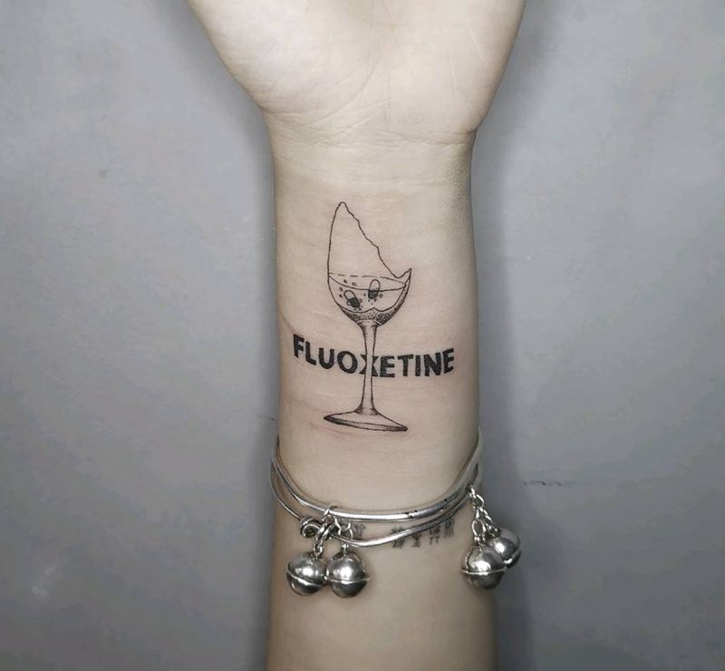 杯子纹身图片_手臂手部纹身图案