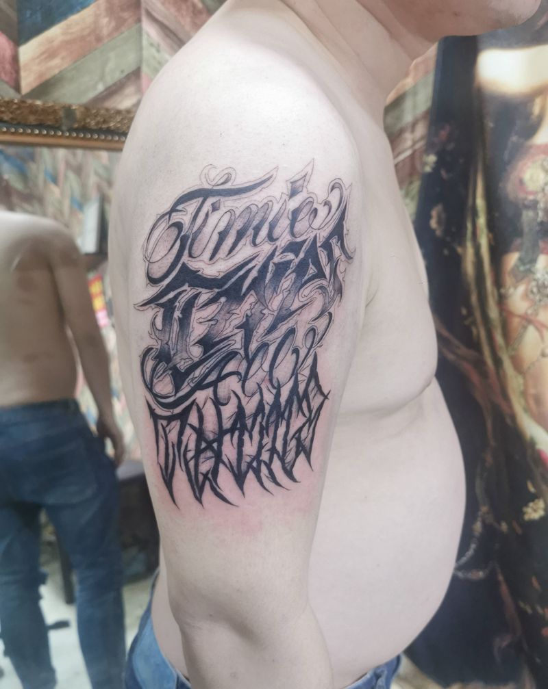 花体字纹身图片_手臂纹身图案