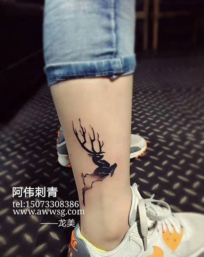 又一只小鹿纹身图片