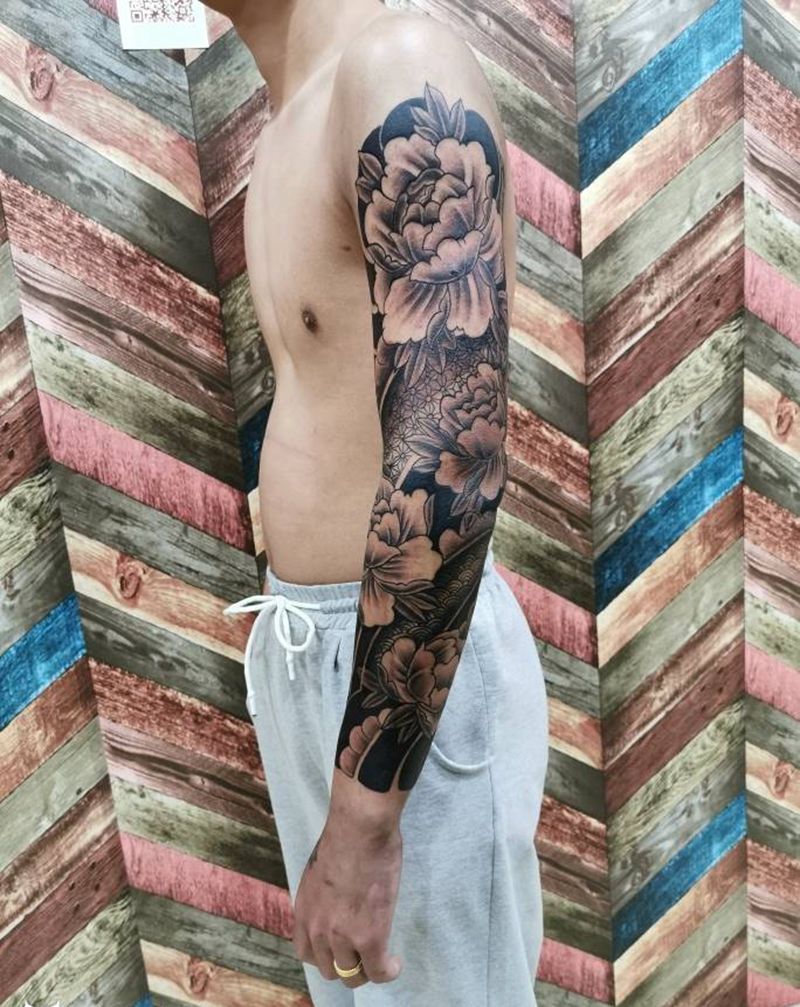 小花臂纹身图片_手部纹身图案