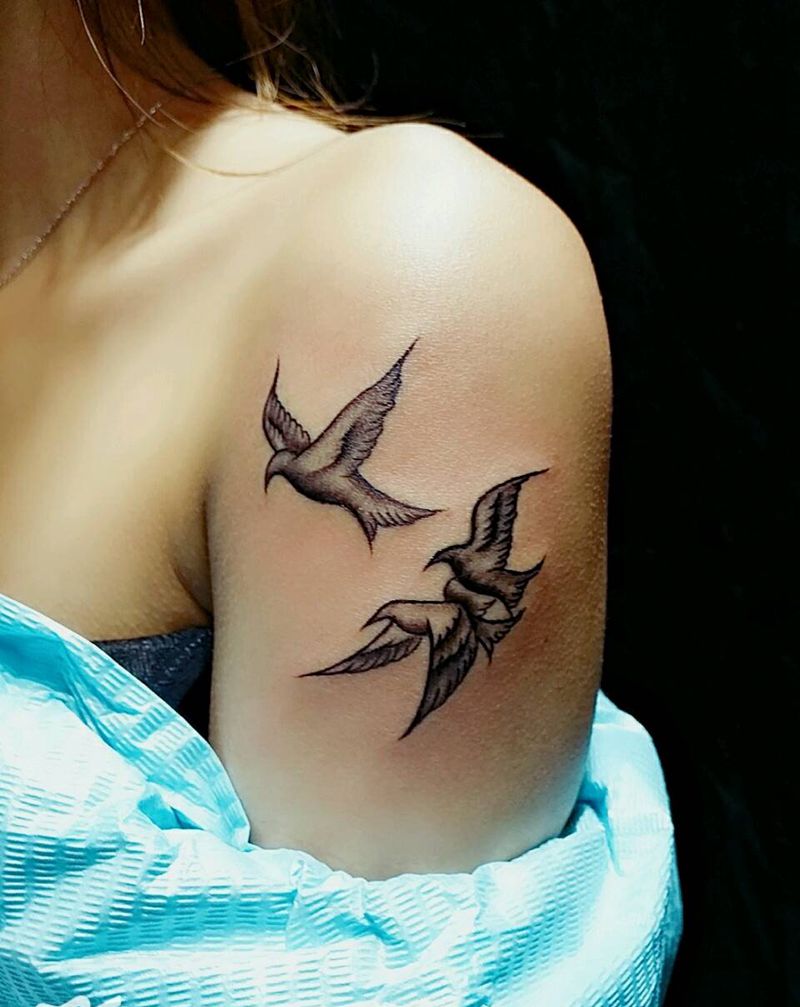 小燕子纹身图片