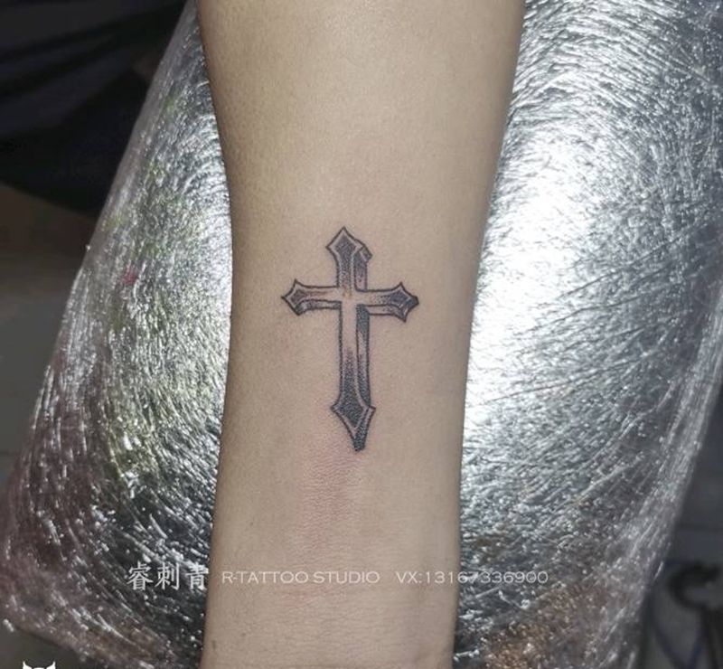 十字架纹身图片