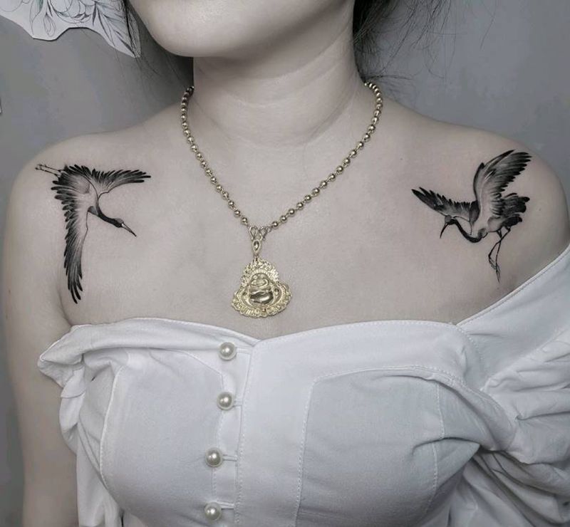 仙鹤纹身图片_肩部水墨纹身图案