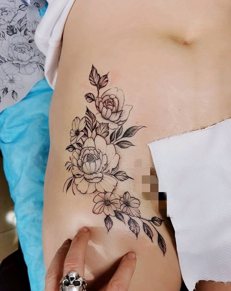 素花纹身图片_腹部纹身图案