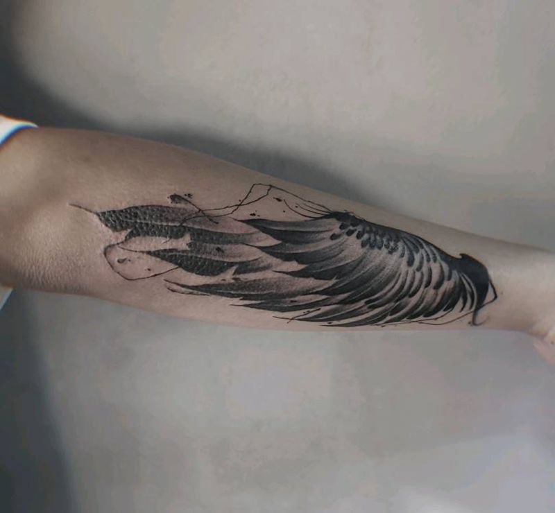 翅膀纹身图片_手臂欧美写实纹身图案