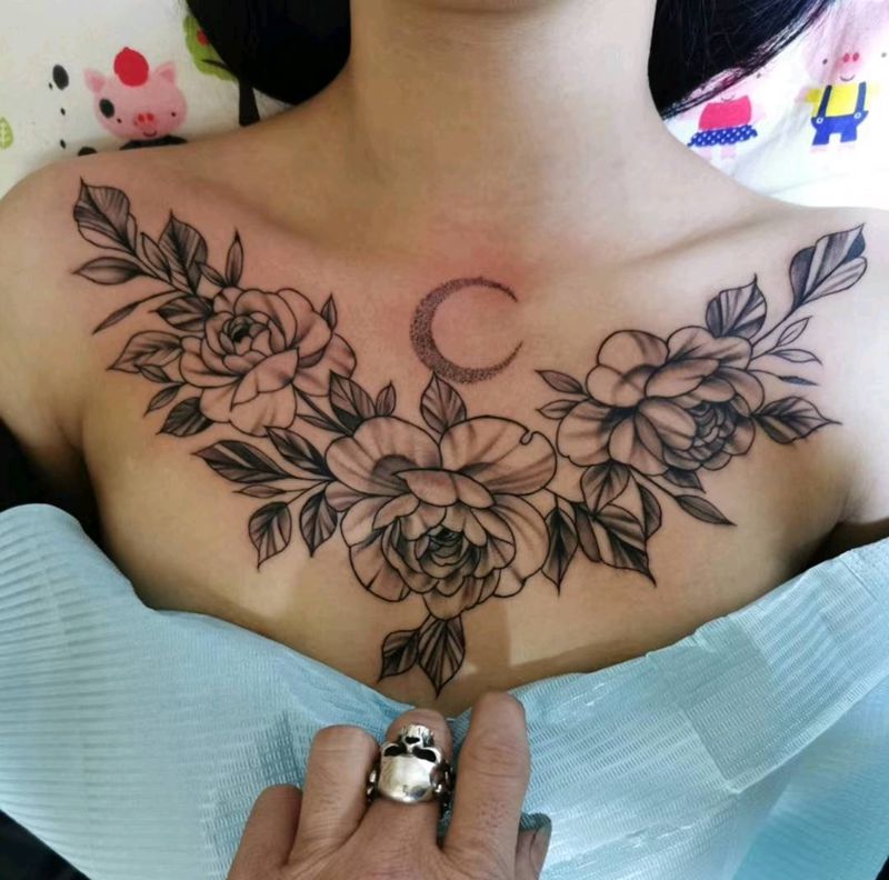 花胸纹身图片_胸部纹身图案