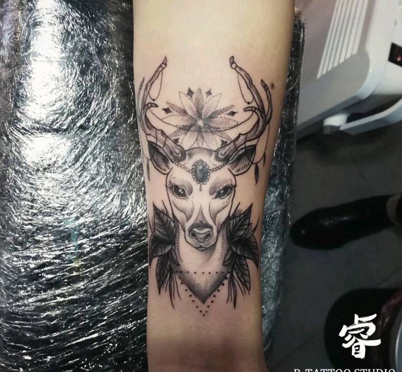 鹿纹身图片