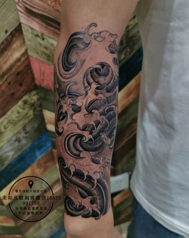 小浪臂纹身图片_手臂纹身图案