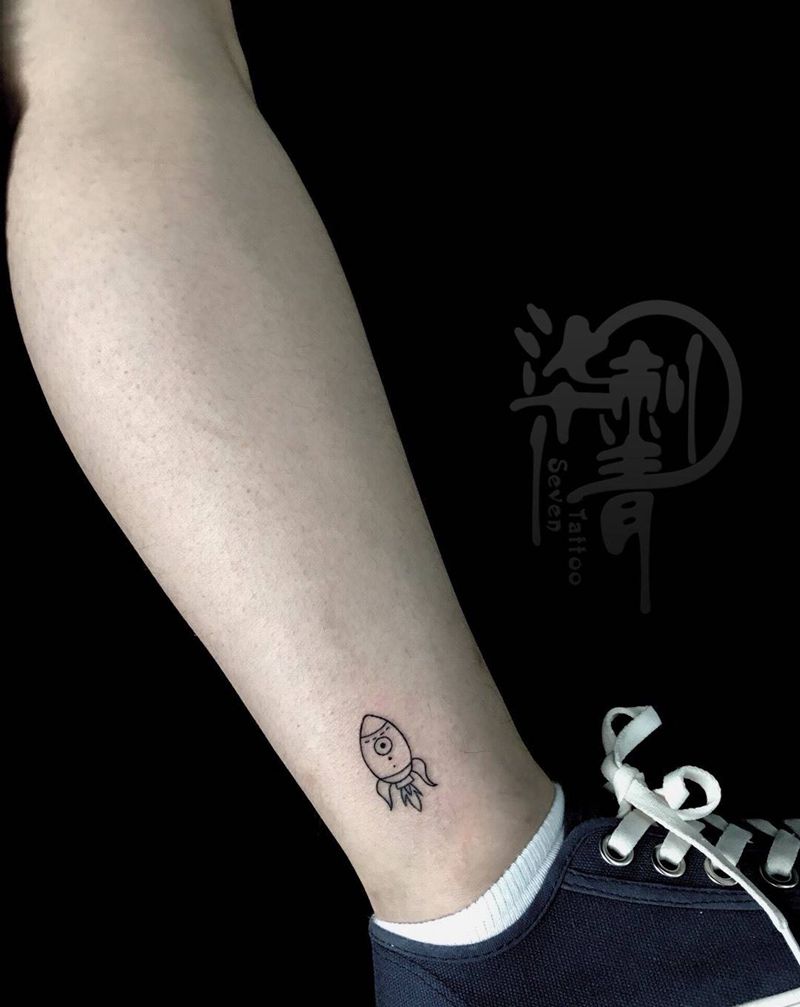 小火箭纹身图片_成品脚部腿部清新几何纹身图案