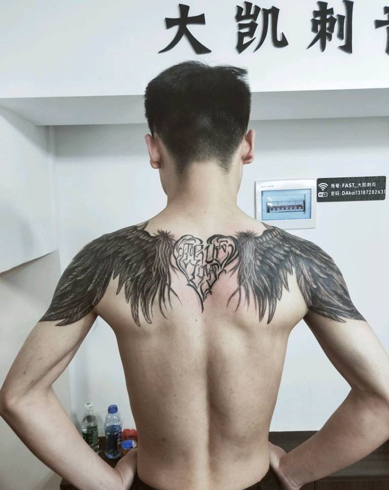 翅膀纹身图片_背部纹身图案