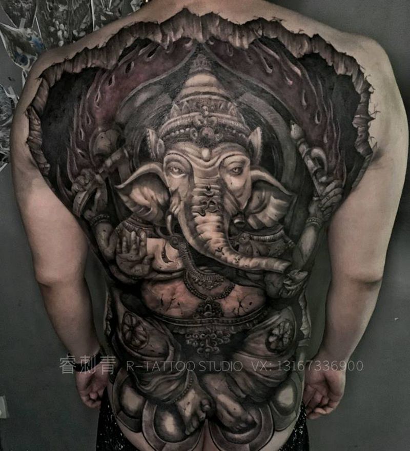 满背象头神纹身图片_背部新传统欧美写实纹身图案