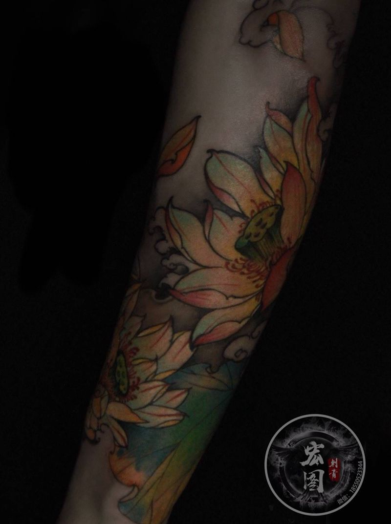莲花纹身图片_成品手臂清新传统习俗国画腿部植物静物纹身图案