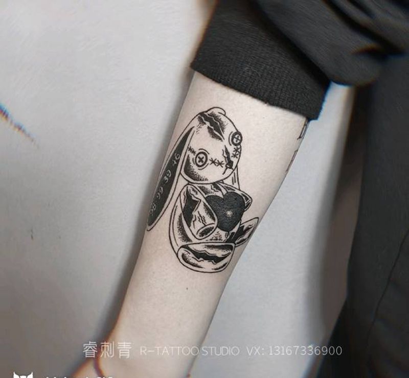 暗黑兔子纹身图片_手臂欧美写实纹身图案
