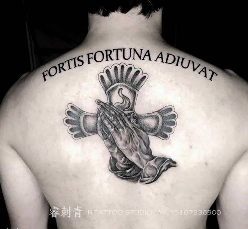 祈祷之手纹身图片