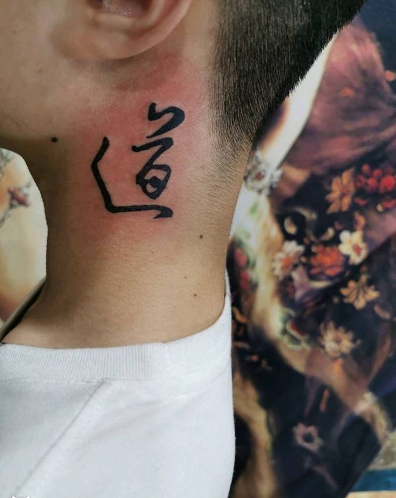 道纹身图片_颈部纹身图案
