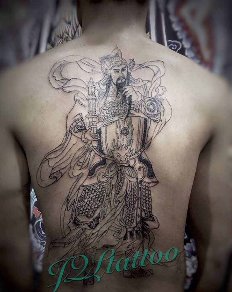 进行中纹身图片_背部传统写实人物纹身图案