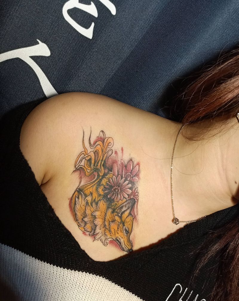 狐狸遮盖心电图纹身图片_肩部纹身图案