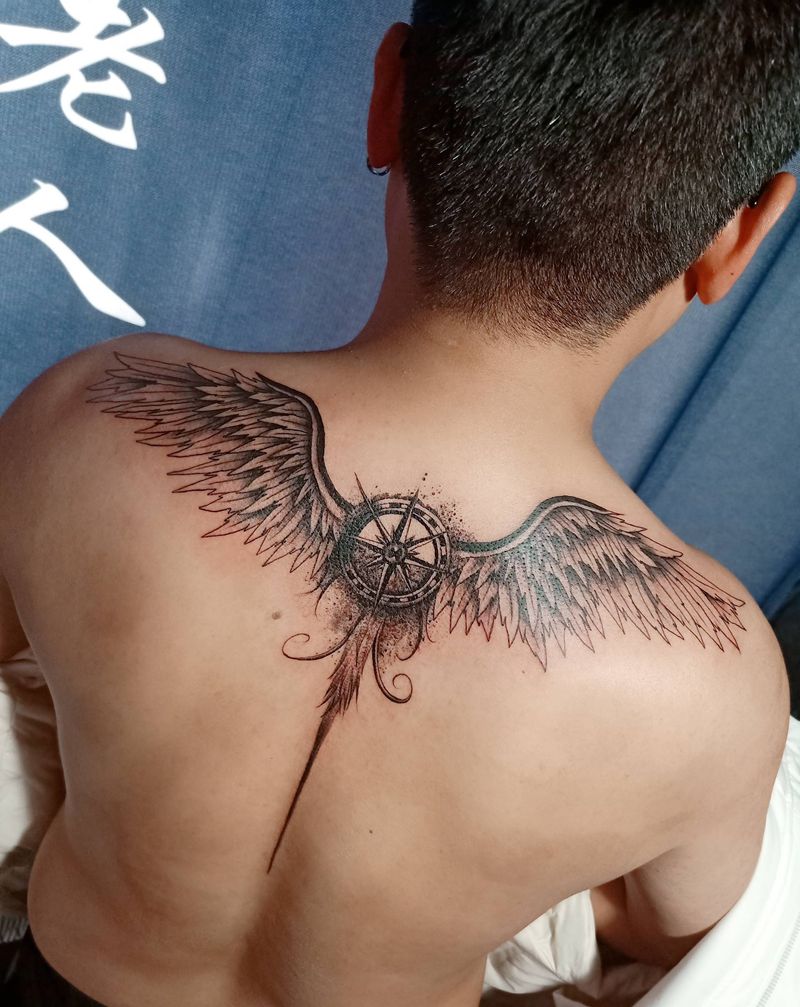 翅膀纹身图片_背部纹身图案