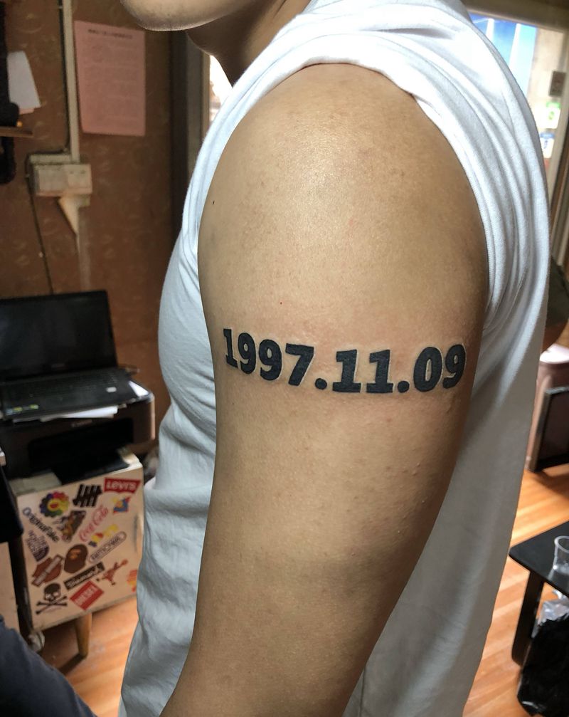 黑体日期纹身图片_手臂纹身图案