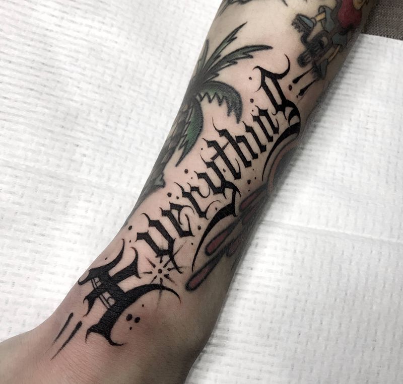 Everything纹身图片_手臂花体字纹身图案