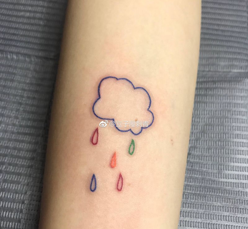 彩虹雨纹身图片_手臂小清新纹身图案