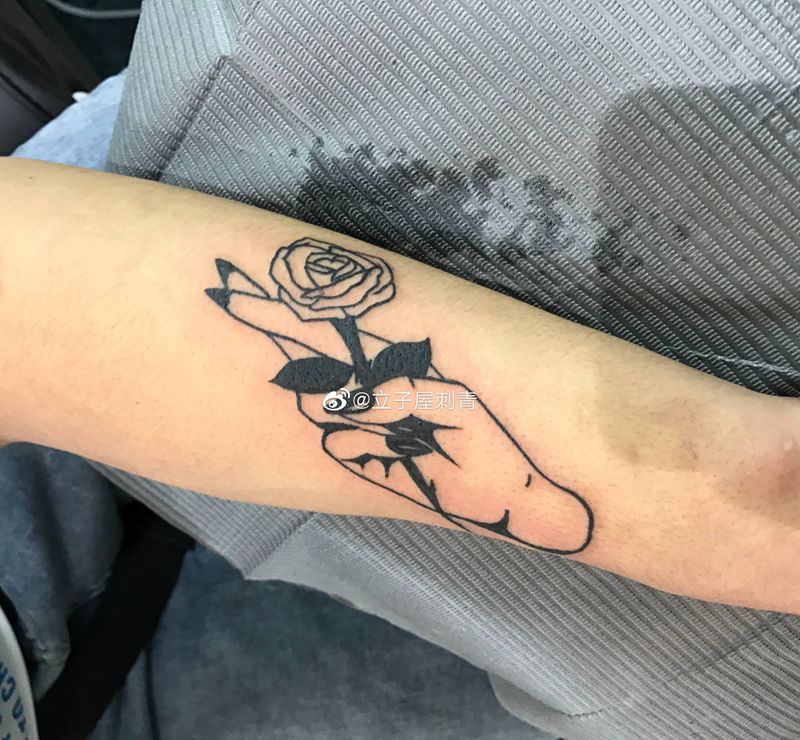 手花纹身图片_手臂Old School纹身图案