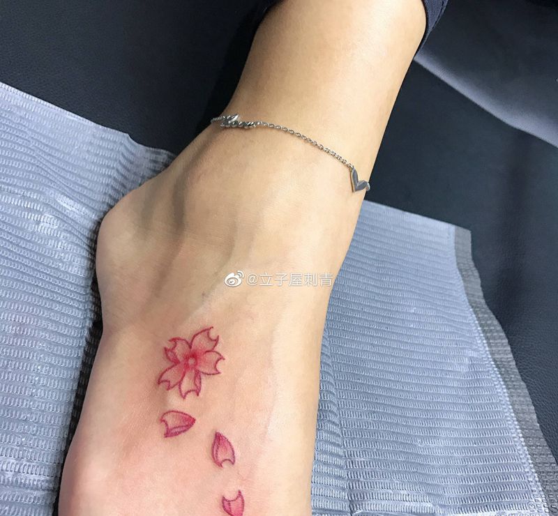 樱花纹身图片_脚部小清新纹身图案