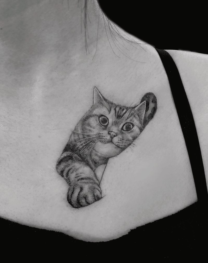 喵喵纹身图片_胸部欧美写实纹身图案