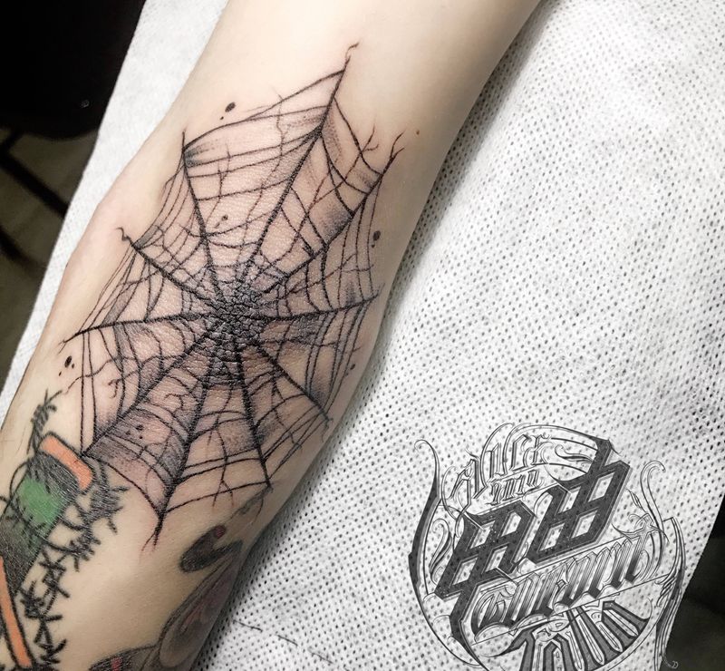 暗黑蛛网纹身图片_手臂Old School纹身图案