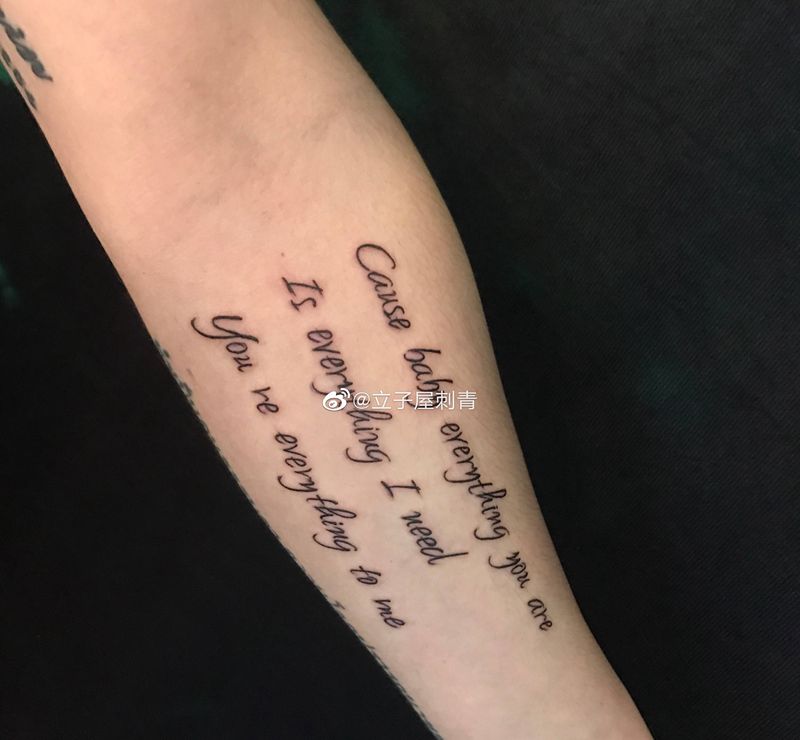 英文纹身图片_手臂花体字纹身图案