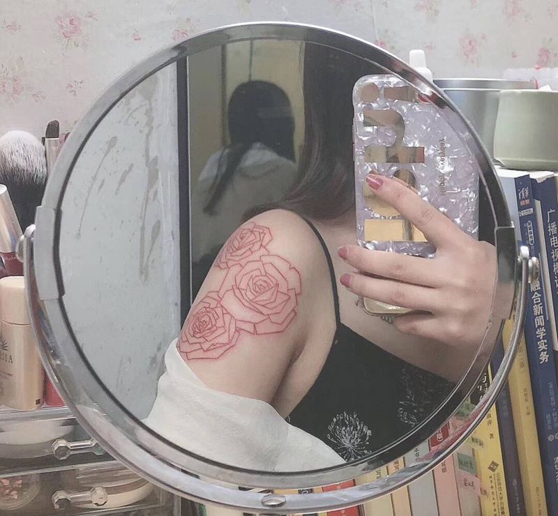 几何红玫瑰纹身图片_手臂几何纹身图案