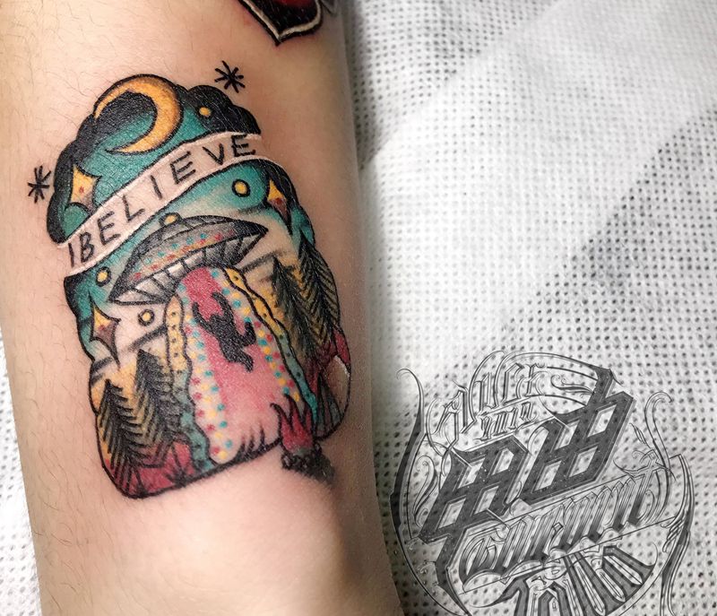 外星人纹身图片_手臂Old School纹身图案