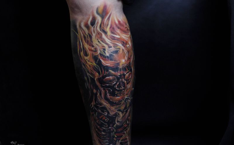 火焰骷髅纹身图片_脚部欧美写实骷髅纹身图案
