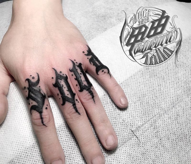 Soul纹身图片_手部花体字纹身图案