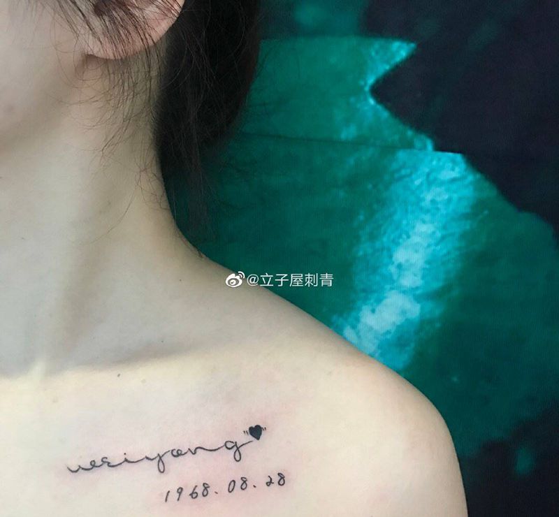 锁骨小图纹身图片_胸部纹身图案