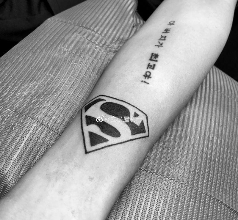 超人纹身图片_手臂纹身图案