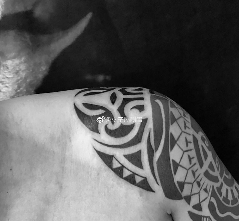 玛雅图腾纹身图片_肩部图腾纹身图案