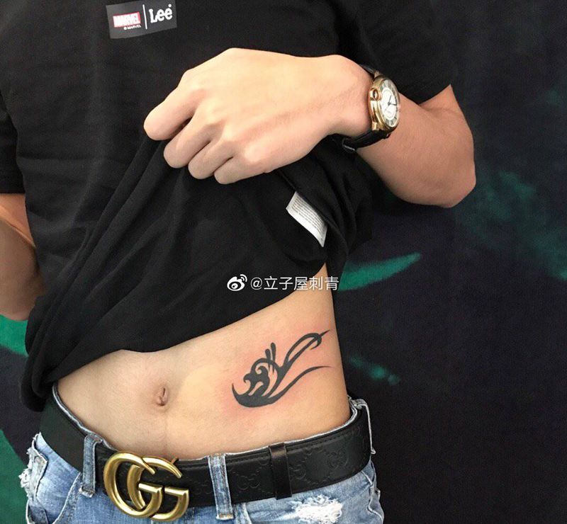 图腾纹身图片_腹部纹身图案