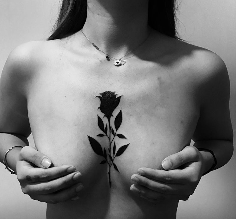 玫瑰花纹身图片_胸部纹身图案
