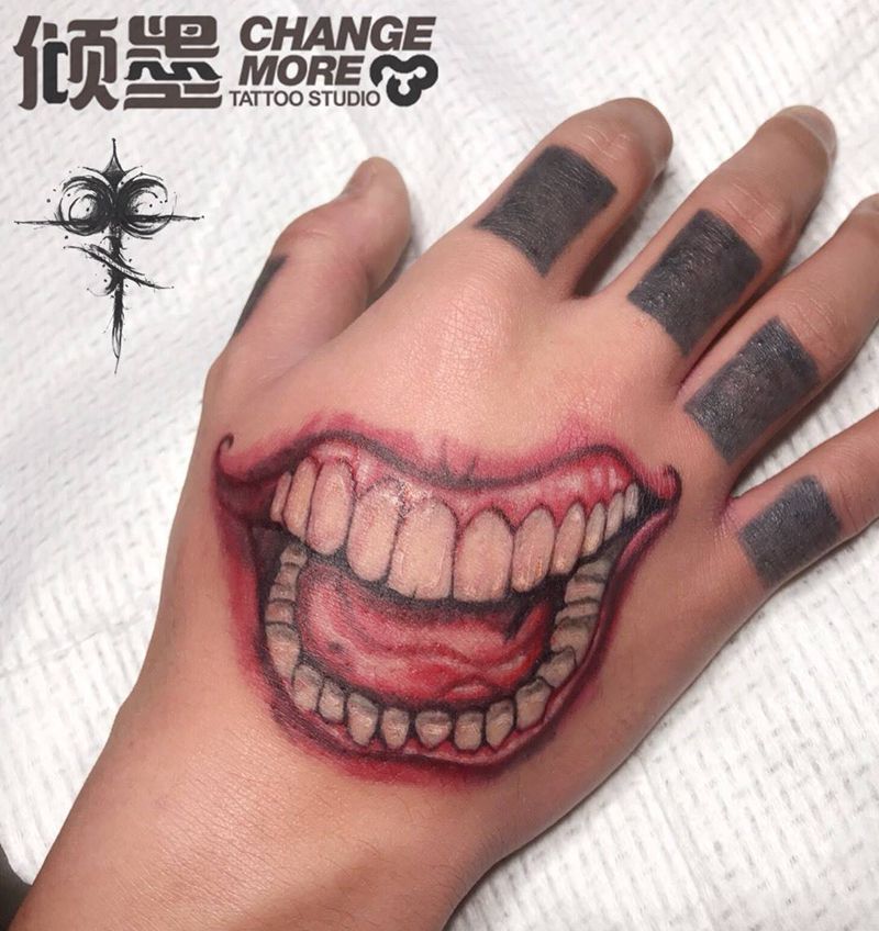 今天给狠人来个炸的纹身图片_手部New School纹身图案