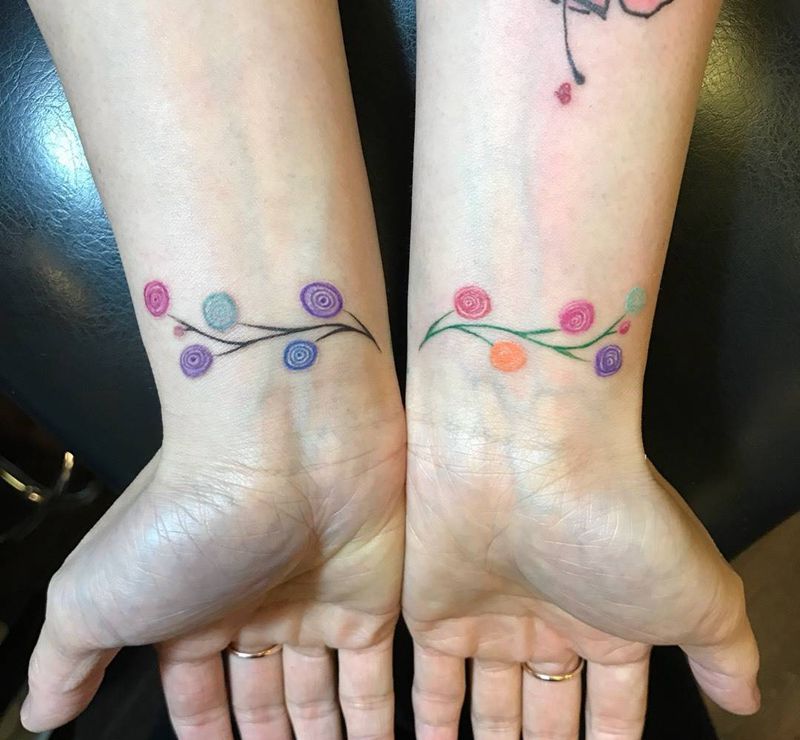 手腕花朵纹身图片_成品手臂手部传统清新植物静物图腾纹身图案