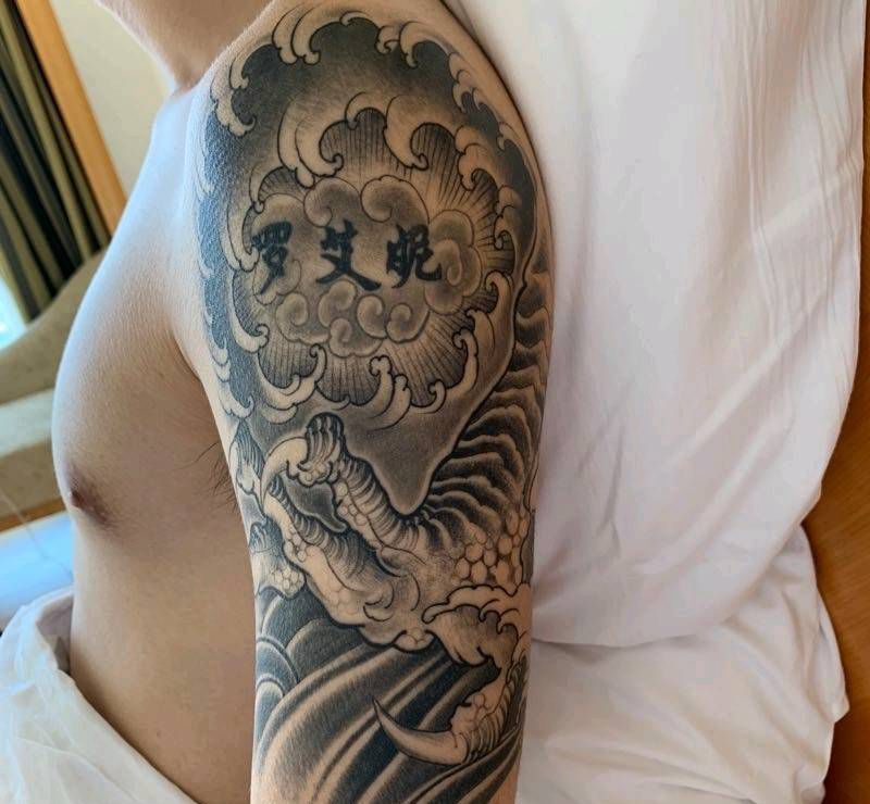 原创龙爪纹身图片_手臂新传统纹身图案