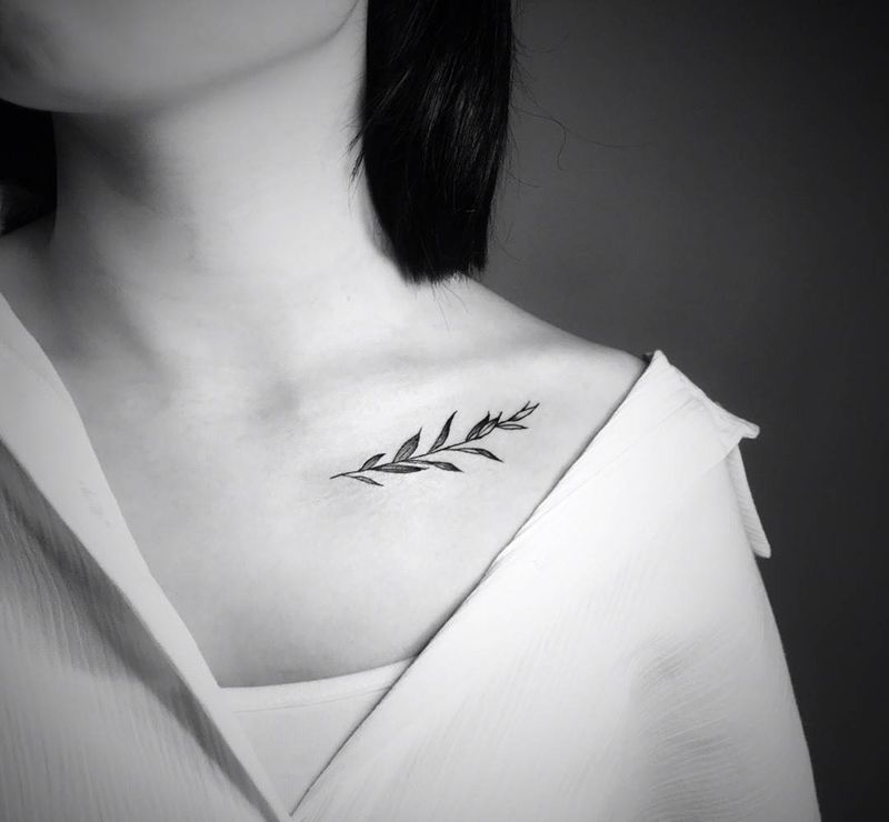 清新叶子纹身图片_肩部纹身图案