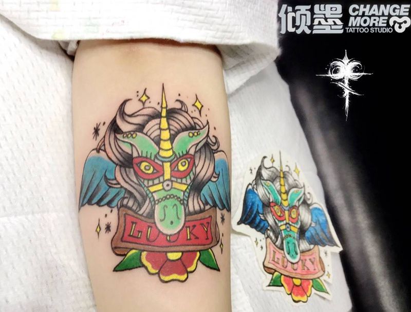 独角兽纹身图片_手臂Old School纹身图案