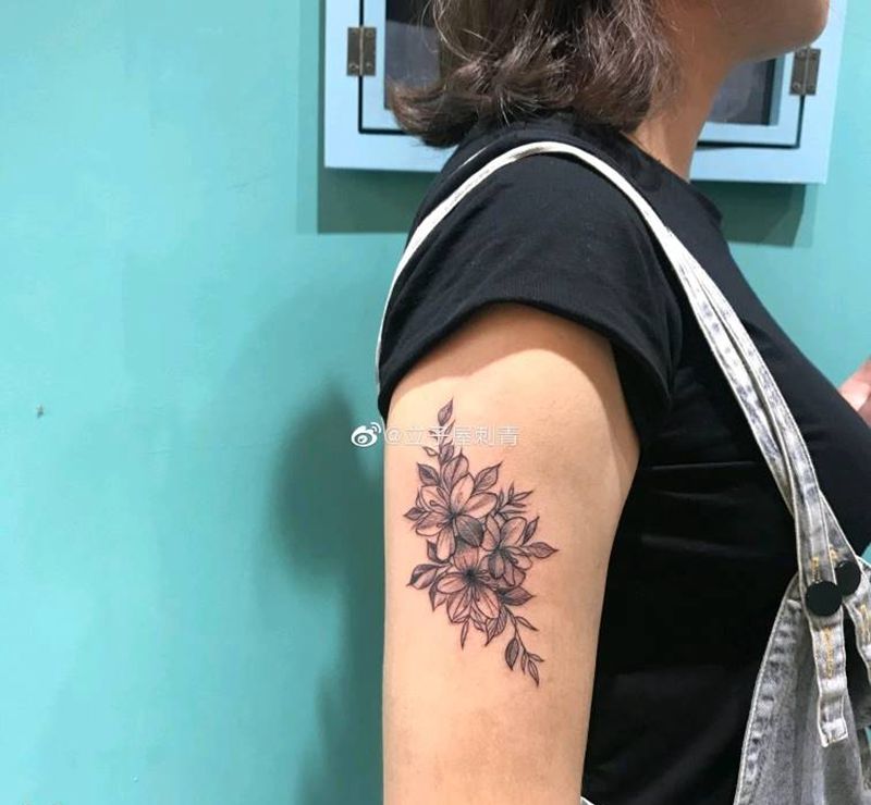 花纹身图片_手臂纹身图案