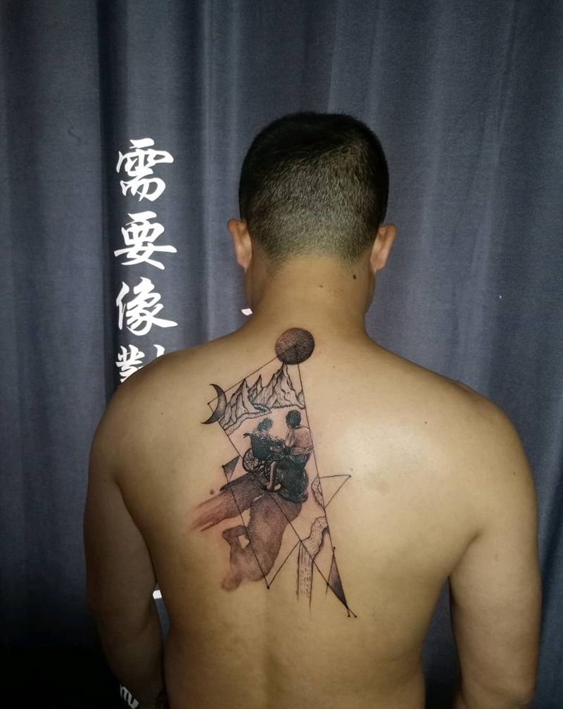 对父母的思念纹身图片_背部纹身图案