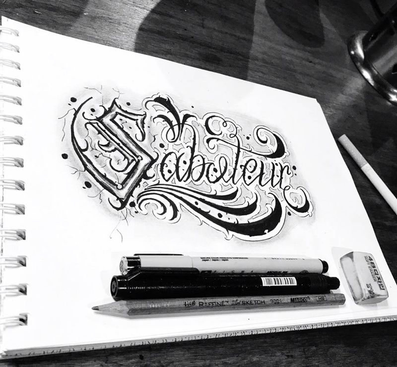 阴谋破坏者纹身图片_花体字纹身图案