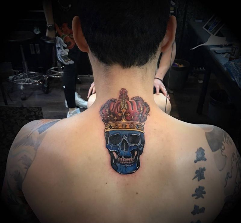 骷髅头皇冠纹身图片_成品背部欧美鬼神纹身图案