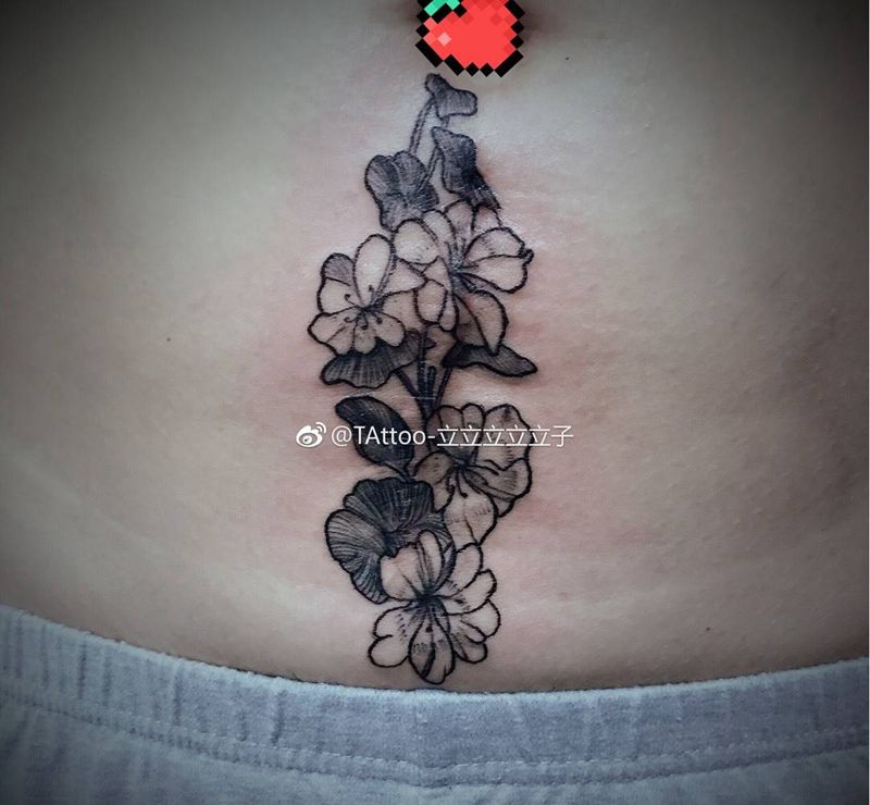 疤痕遮盖纹身图片_成品腹部清新植物纹身图案